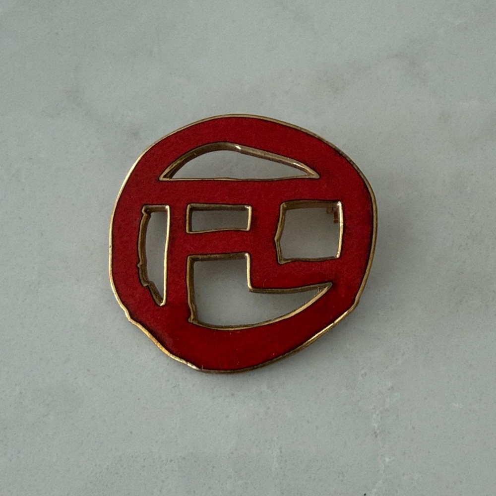 Metropolitan Museum of Art Lautrec’s Cachet Pin, electroplated with 24kt gold